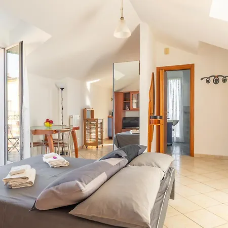 5 Min Dal Mare Luminoso Bilocale Con Terrazza Apartmán